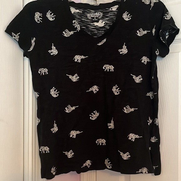 Juniors short sleeve shirt V- Neck Elephant top - Size XS - Picture 1 of 6